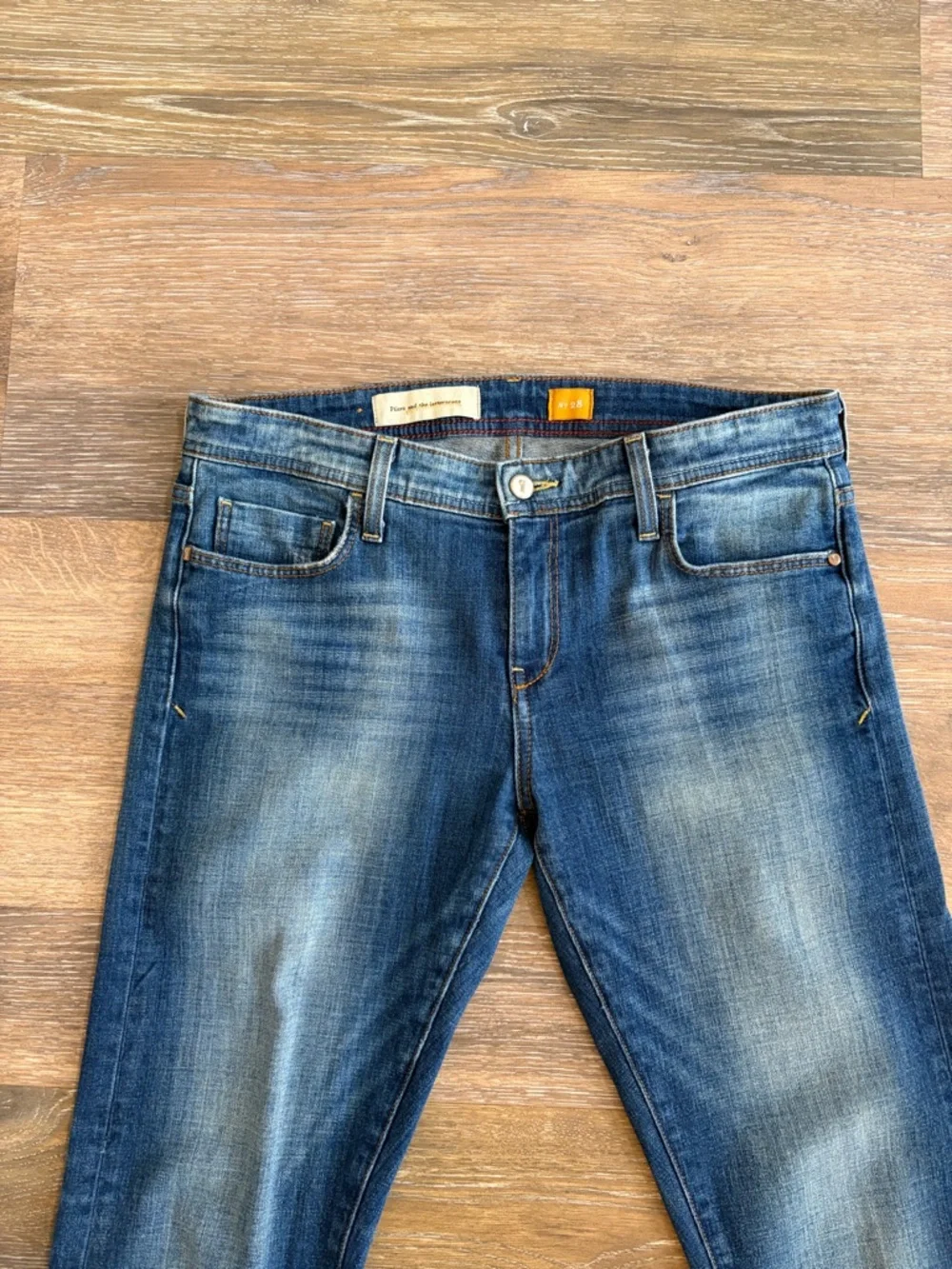 Pilcro and the Letterpress distressed mid rise straight leg jeans size 28